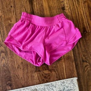 Lululemon Womens 2.5 Hotty Hot Shorts
